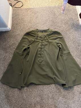 endless rose Women's Green Lace-Up Front Bell Sleeve Blouse Size M
